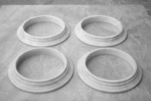 Εννιαία μαρμάρινα δαχτυλίδια για βάσεις μαρμάρινων κολωνών