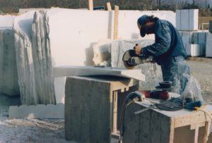 Στριφτή μαρμάρινη κουπαστή, υπό επεξεργασία